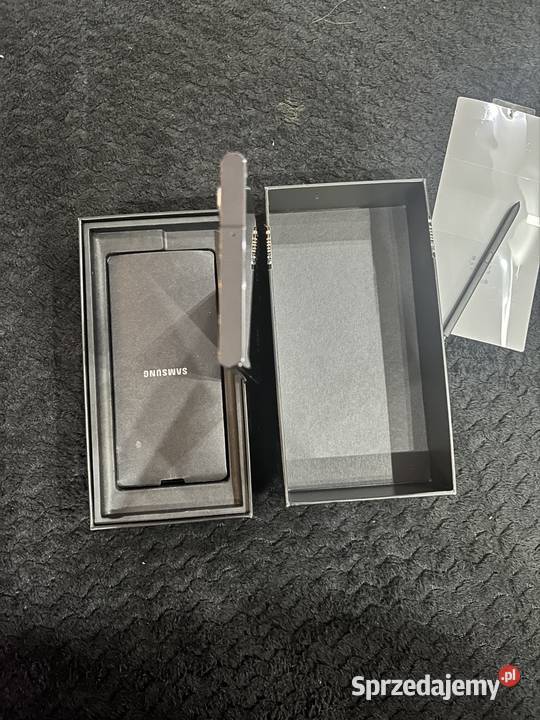 Samsung Galaxy S22 Ultra 256 GB śmieje się z Samsung Przeczyce