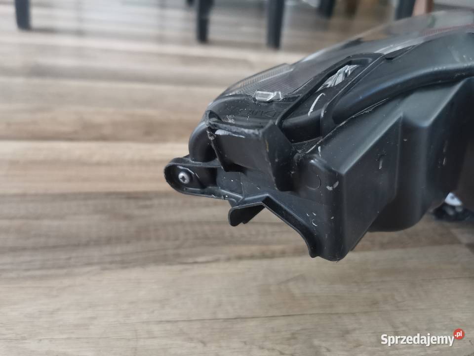 TOYOTA YARIS LAMPA PRZEDNIA E427583L lewe Jelenia Góra