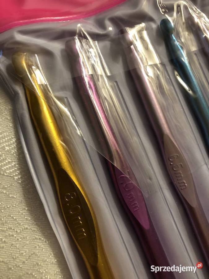 zestaw szydełek w etuinowerozmiar 28 sprzedam