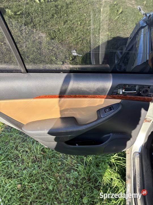 Wnętrze skórzane Toyota avensis t25 kombi osobowe Fotele i kanapy sprzedam