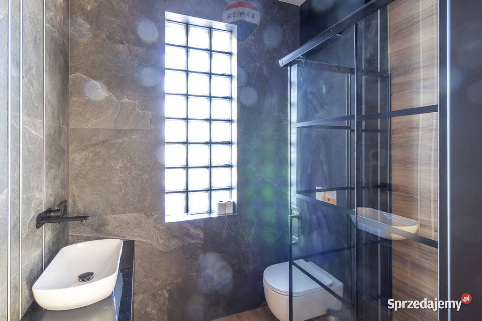 Nowy dom z pompą ciepła i garażem Łodzi