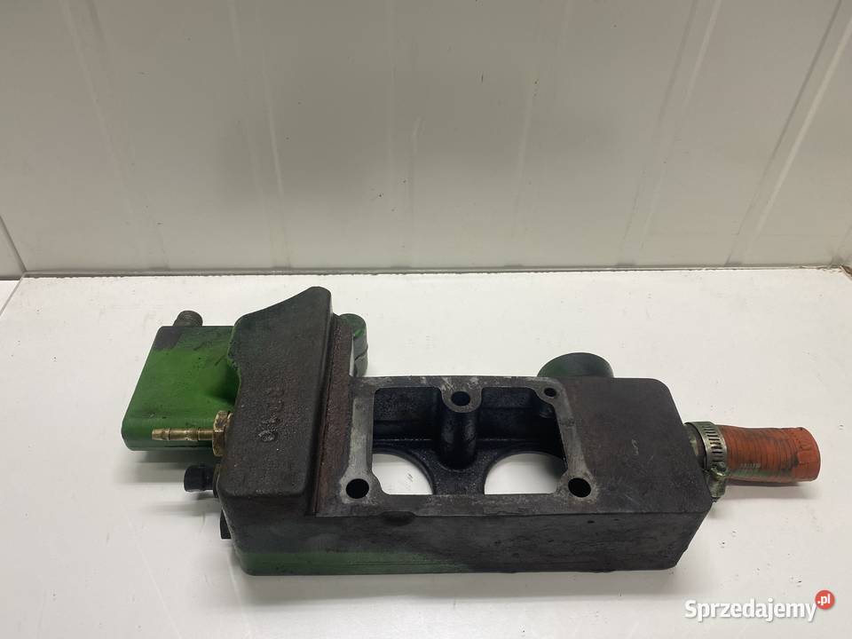 OBUDOWA TERMOSTATU JOHN DEERE 7750 DZ103635 Kielce