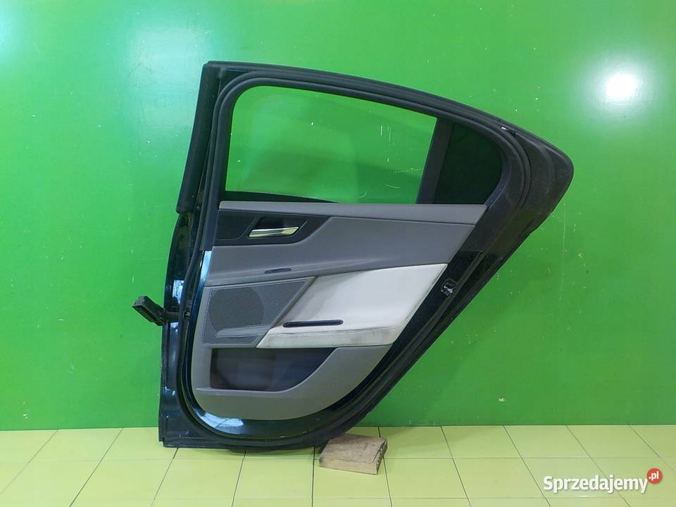 JAGUAR XE 20 D 15r SEDAN 4D drzwi prawe tyl sprzedam