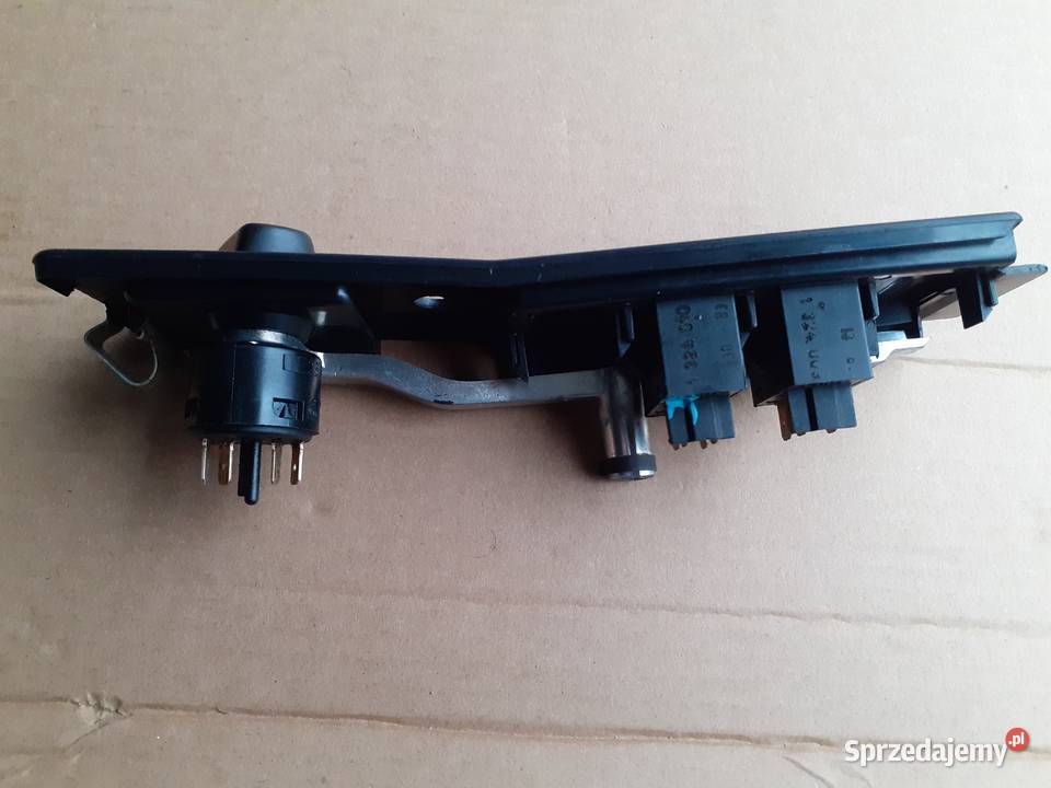 Dwie ramki kokpitu z przełącznikami do Volvo 740 łódzkie Radomsko