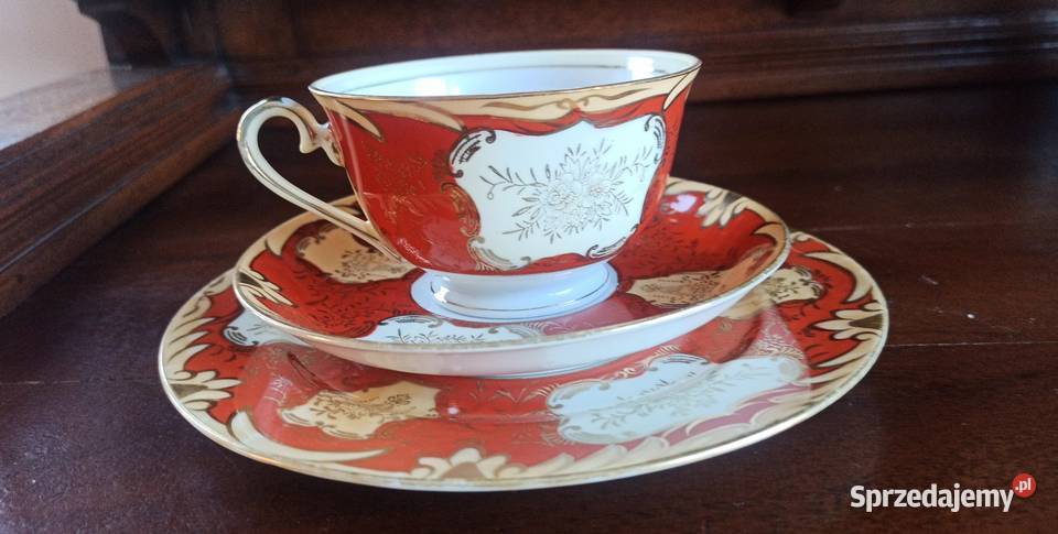 Przepiękna filiżanka z talerzykiem
Suto złocone