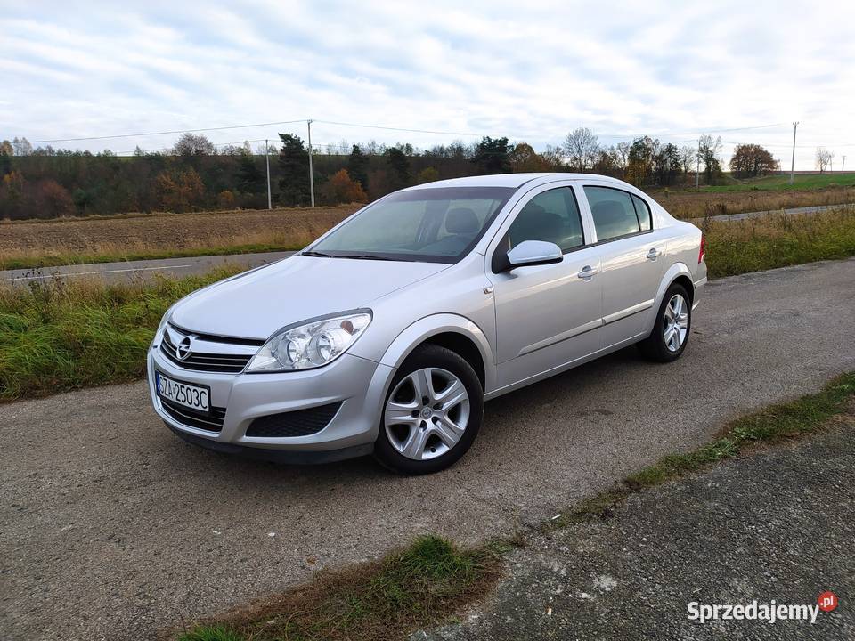 Opel Astra H Sedan 16 Benzyna manualna Pilica