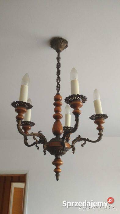 Żyrandol mosiądz i drewno stary PRL 5cio Katowice