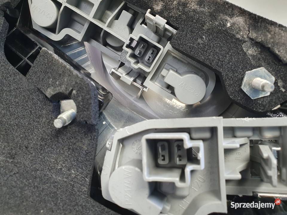 LAMPA PRAWA Volvo C30 0612r TYLNA prawy tył Rudka