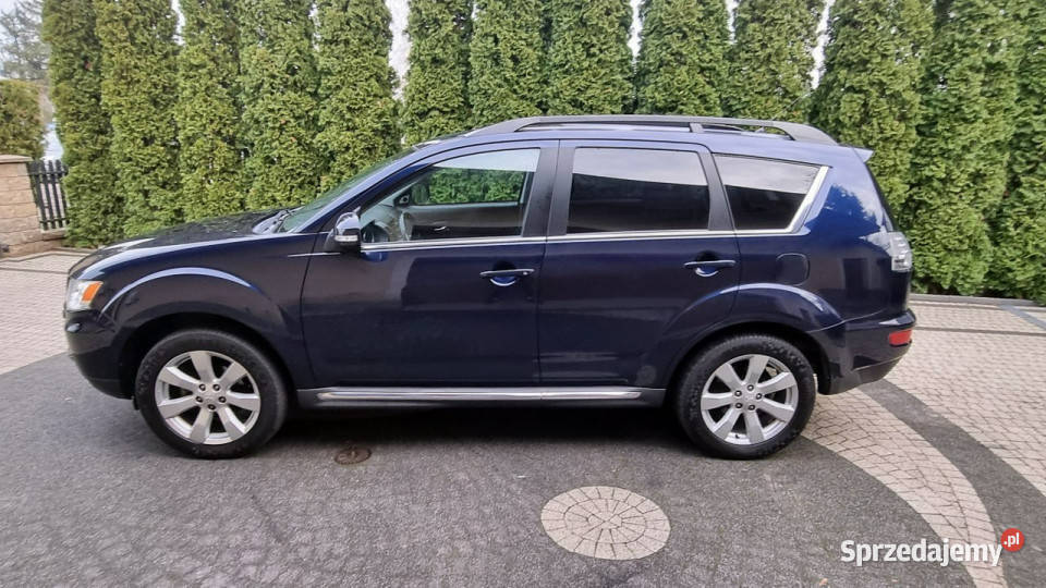 Mitsubishi Outlander 4x4 7 osób 23 177 Opłacony czujnik zmierzchu