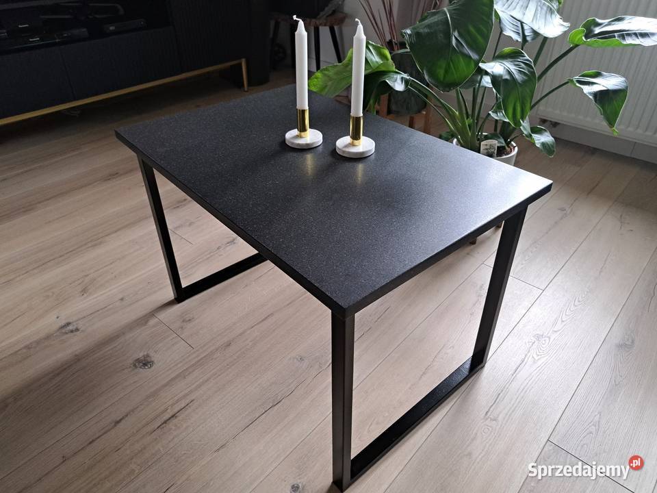 Stolik z naturalnego kamieniagranitu sprzedam