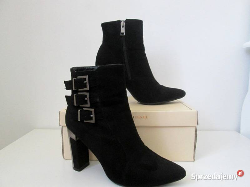 Zamszowe botki na obcasie 36