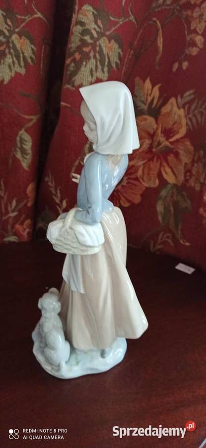 FIGURKA MŁODEJ DZIEWCZYNY Z pieskiem
Zaphir Made Porcelana i szkło Porcelana i szkło pomorskie Gdańsk