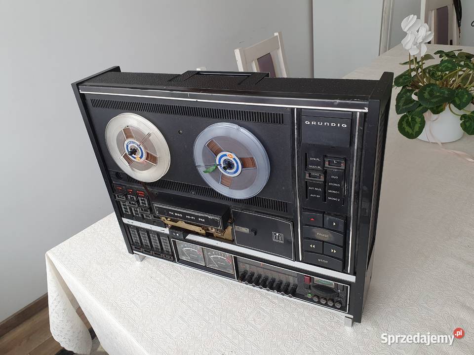 Stary zabytkowy magnetofon szpulowy Grundig Kępice