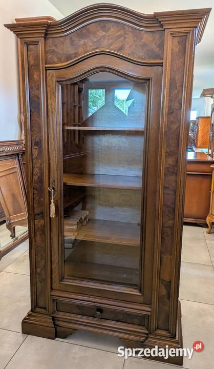 piękna witrynaserwantka czeczota orzechsklep Dąbrowa Górnicza