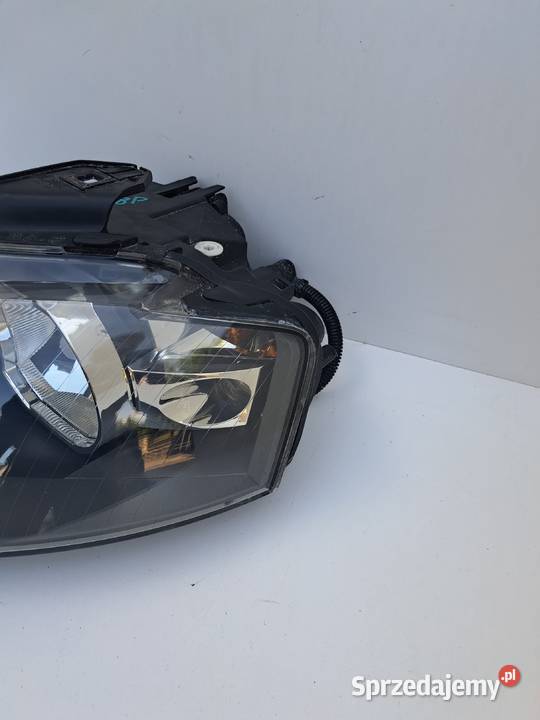 AUDI A3 8P LAMPA PRZÓD PRZEDNIA LEWA EUROPA Słowikowo