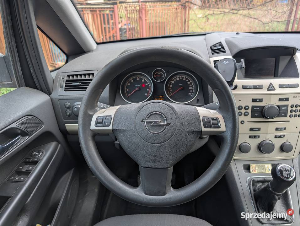 Opel Zafira 16 benzyna LPG 7osobowa 241 000 Nisko