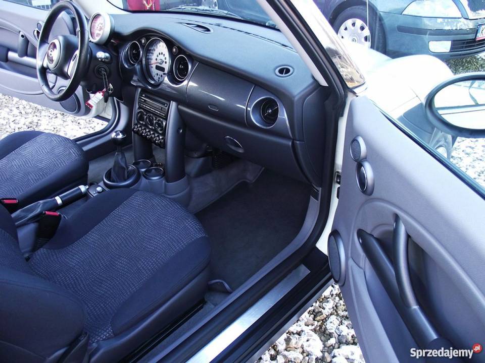 Mini Cooper nieuszkodzony kremowy Rok produkcji 2004 Chrzanów