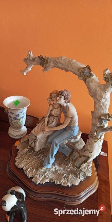Figurka Capodimonte Pary kochanków Siedząca Para Porcelana i szkło pomorskie Gdańsk