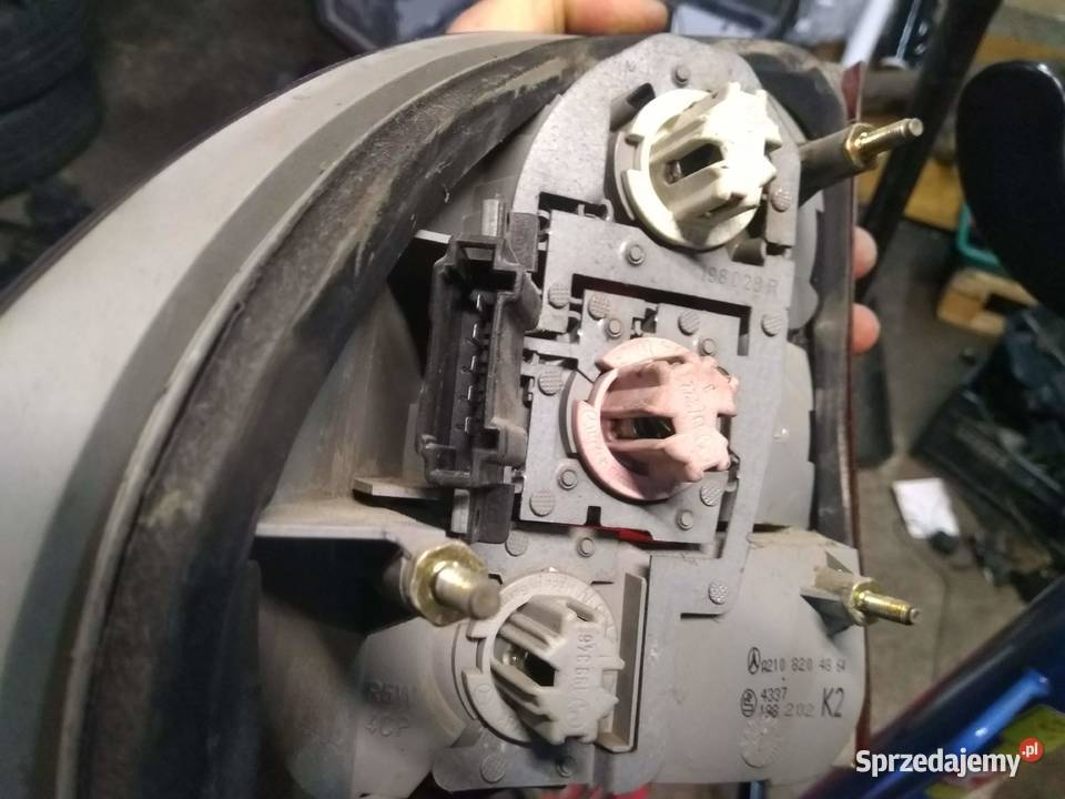 Lampa tylna Mercedes W210 kombi Prawa Szprotawa