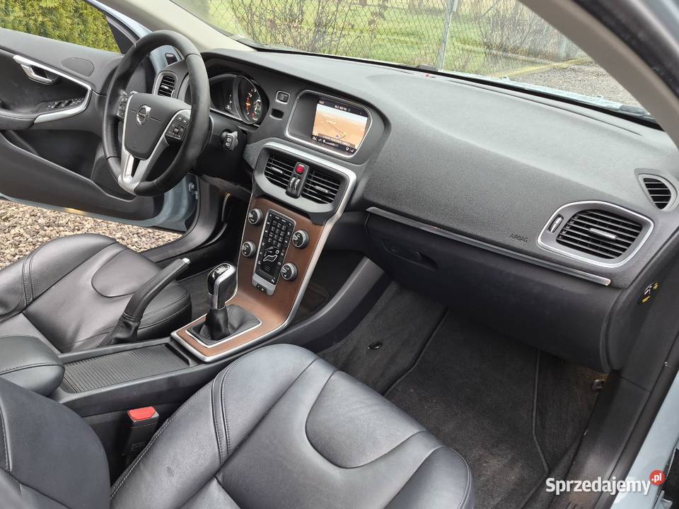 Volvo v40 Inscprition 20 benzyna 152 gniazdo USB