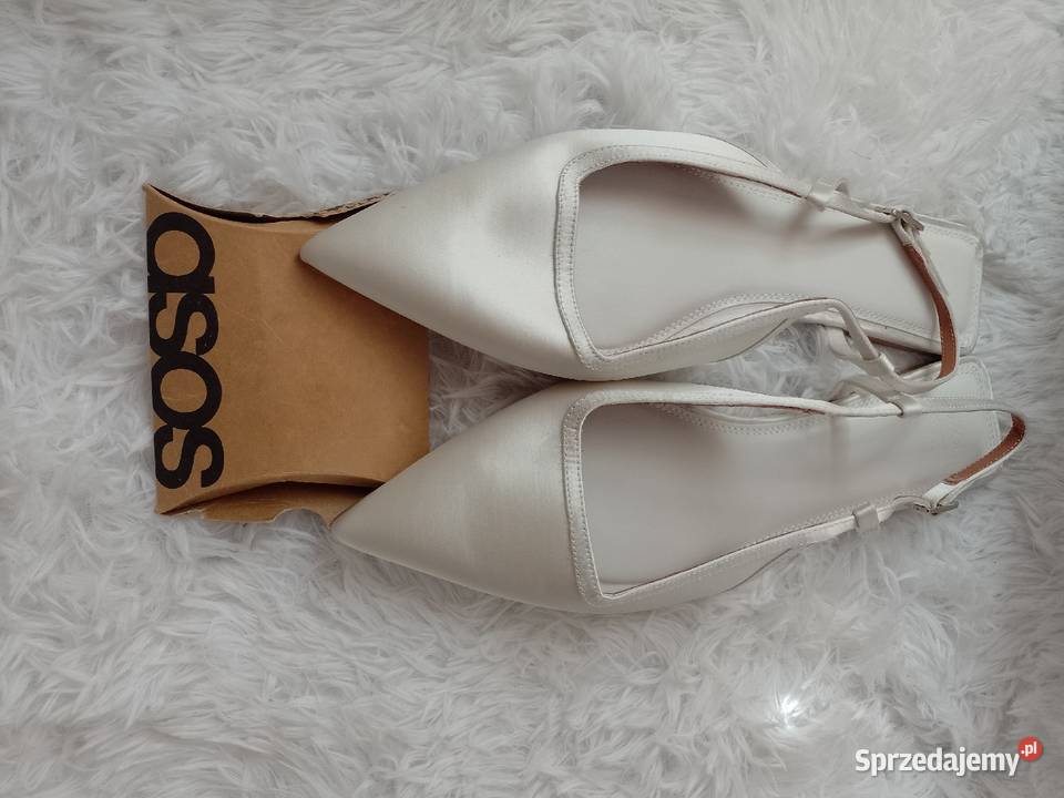 42 ASOS Design Białe baleriny wieczorowe z