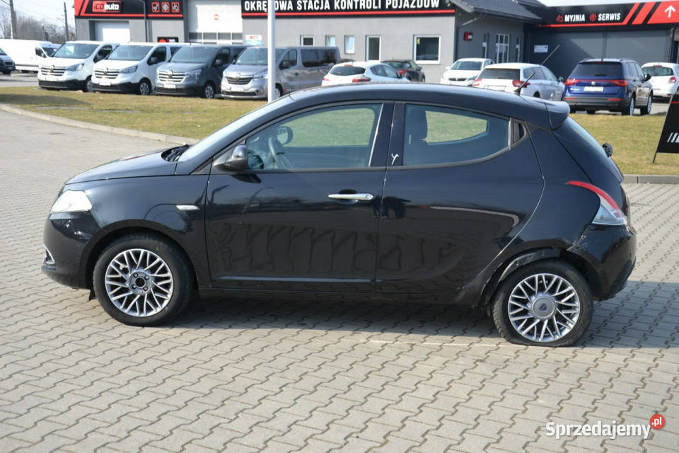 Lancia Ypsilon 12 benzynka 70 klimatyzacja fajny