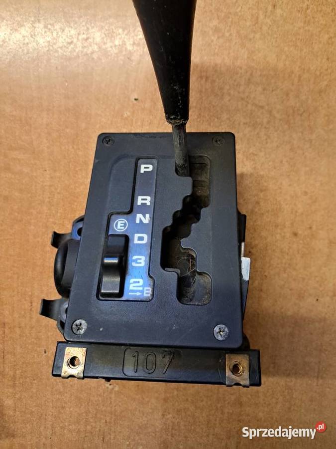 LEWAREK ZMIANY BIEGÓW MERCEDES 107 SL 1072670005 Rok produkcji 1988 Gałki i mieszki śląskie Cieszyn