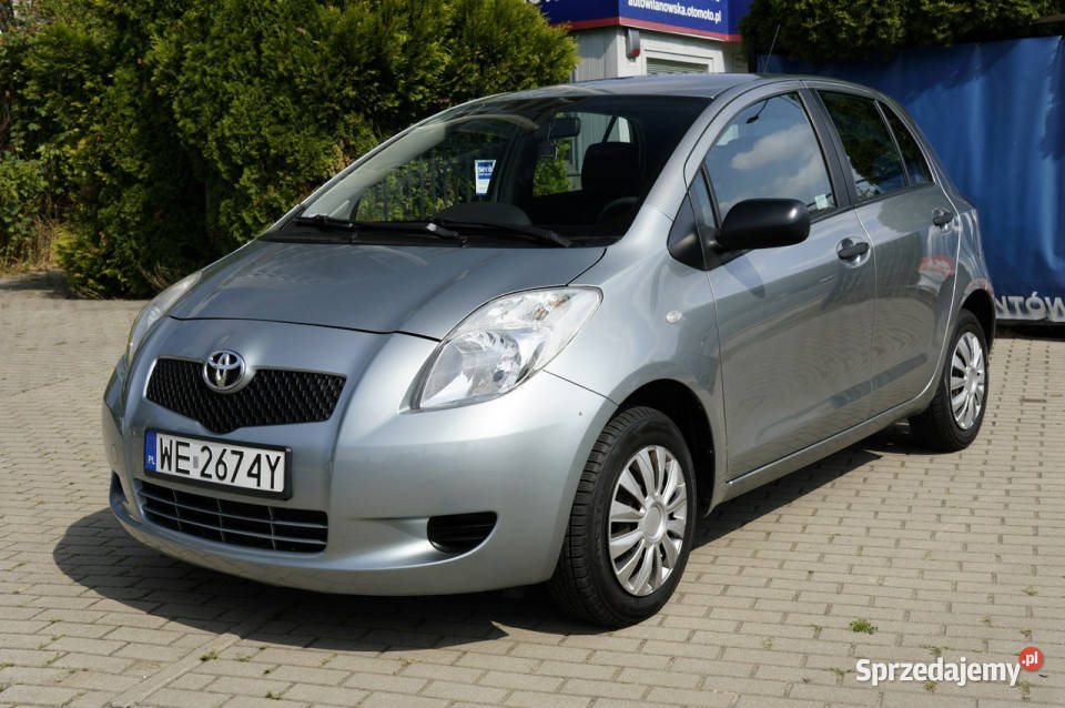 Toyota Yaris salon wersja 5d niski przebieg Zarejestrowany w Polsce Warszawa