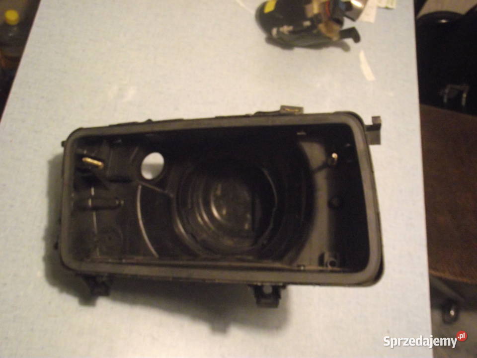 Audi 80 B3 Puszka reflektora prawego Hella prawe Wrocław