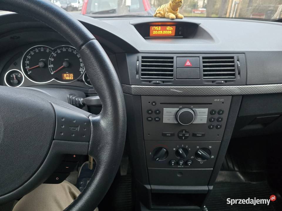 Meriva 14 benzynaSalon Polska mały przebieg Środa Śląska