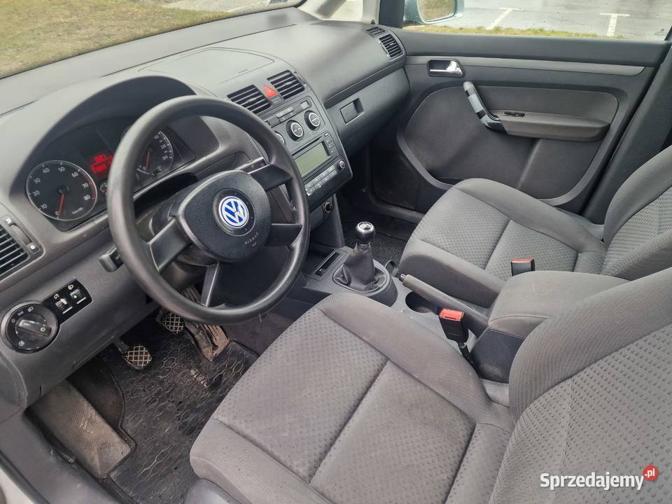 Volkswagen Touran 16 FSI Parznice