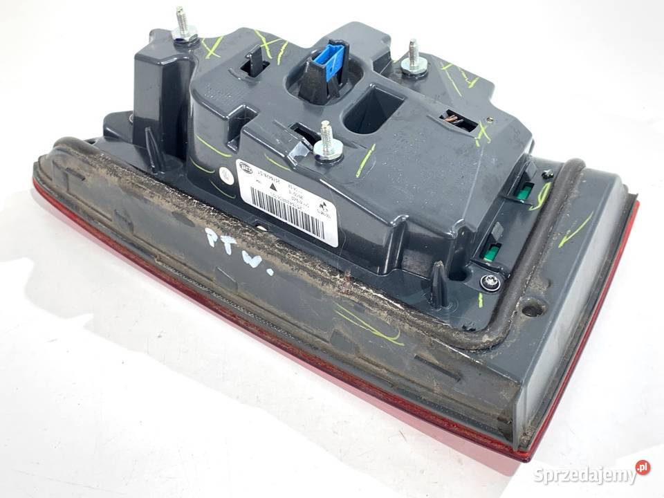 LAMPA TYŁ PRAWA WEWNĘTRZNA BMW F16 2576428 SUV Oświetlenie sprzedam