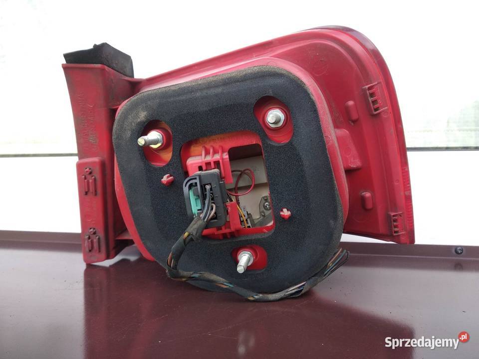 VW Passat B6 sedan lampa tył tylna lewa narożna osobowe łódzkie Sieradz