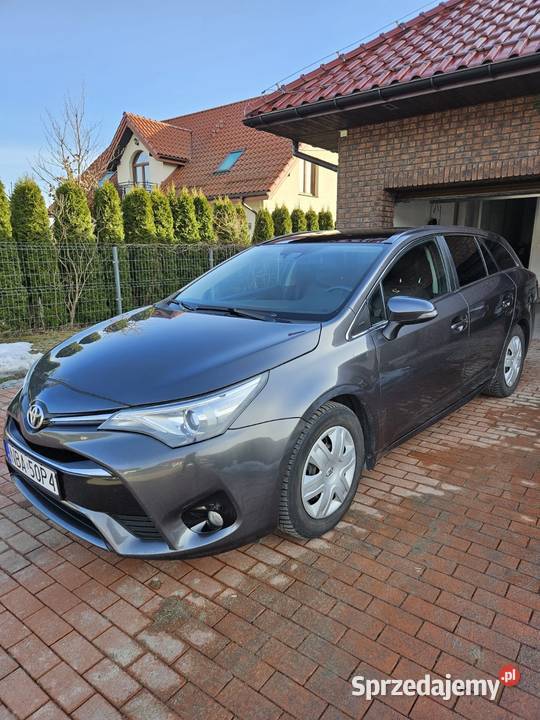 Toyota Avensis 16 TDI 2015 światła do jazdy dziennej Bartoszyce