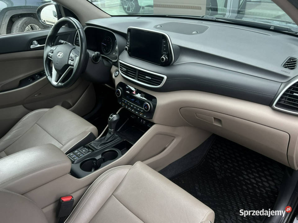 Hyundai Tucson 20 CRDi 4WD 8AT 185 Premium 1wł asystent pasa ruchu