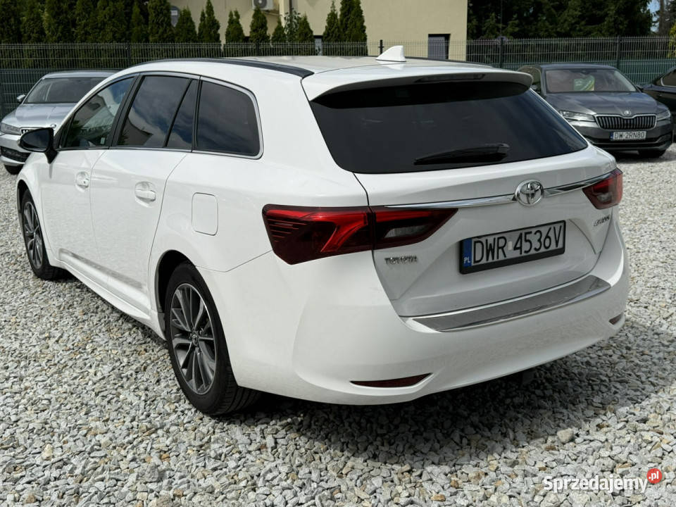 Toyota Avensis 16 D4D 112 2015r kamera navi