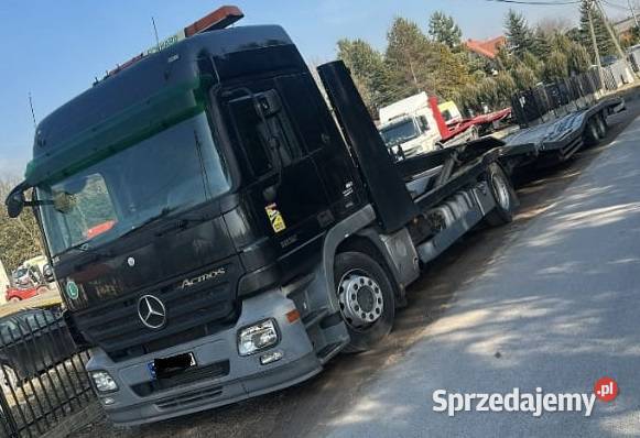 Sprzedam samochód ciężarowy Mercedes przyczepa
