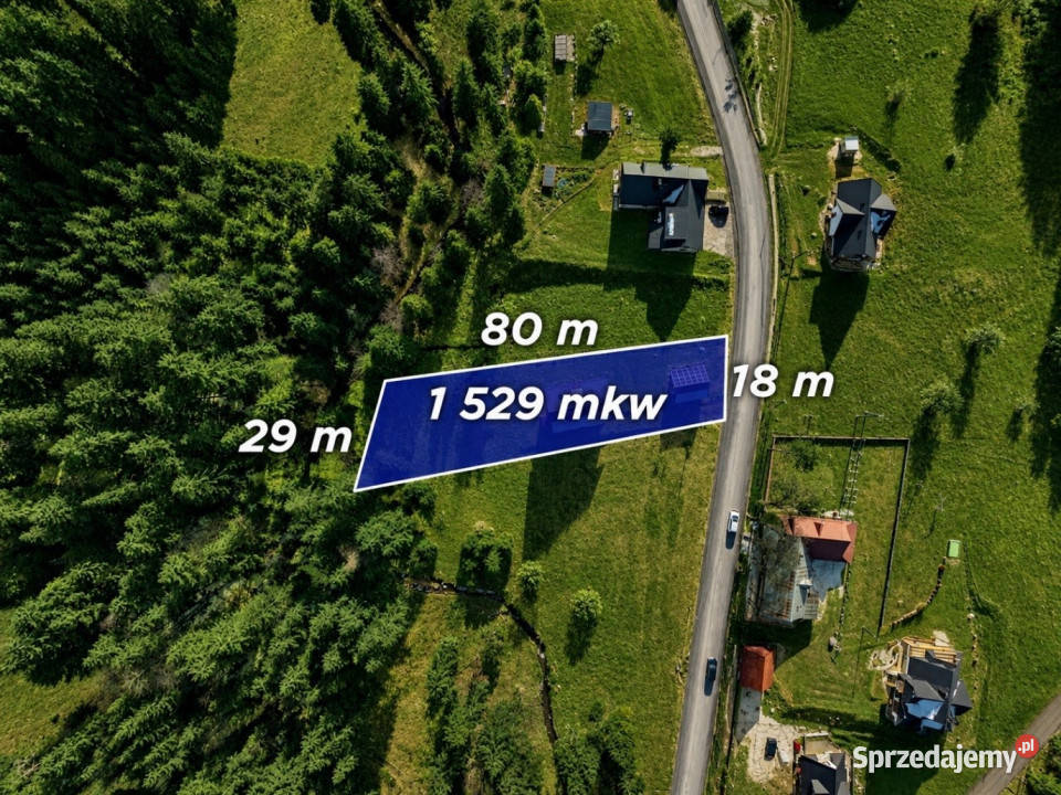 Dom jednorodziny z wiatą w otoczeniu lasu i 143m2