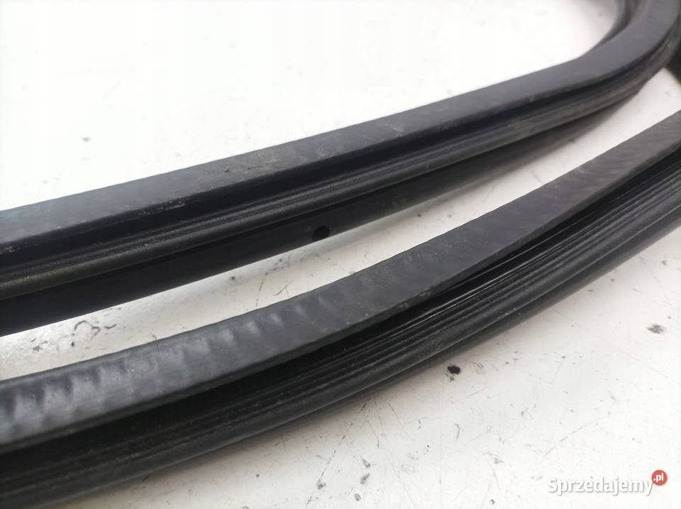 USZCZELKA DRZWI PRAWY LEWY TYŁ BAGAŻNIKA WNĘKI