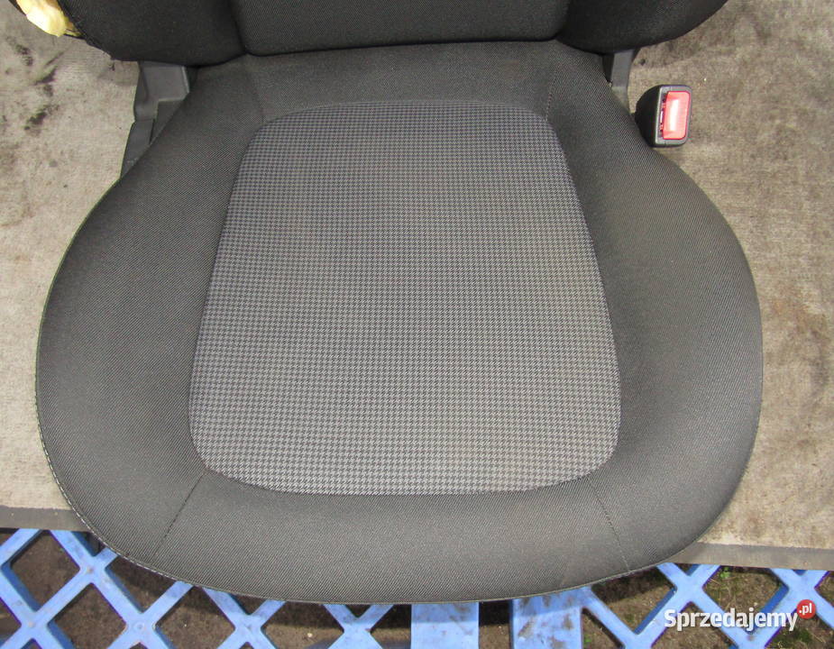 FOTEL PRZEDNI PRAWY HYUNDAI I20 LIFT 2014r 5D osobowe łódzkie