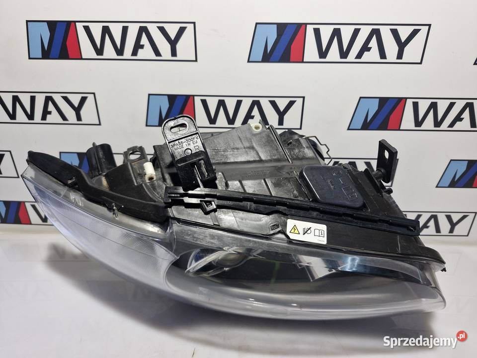 BMW E81 E87 LCI LAMPA PRAWY PRZÓD BI XENON