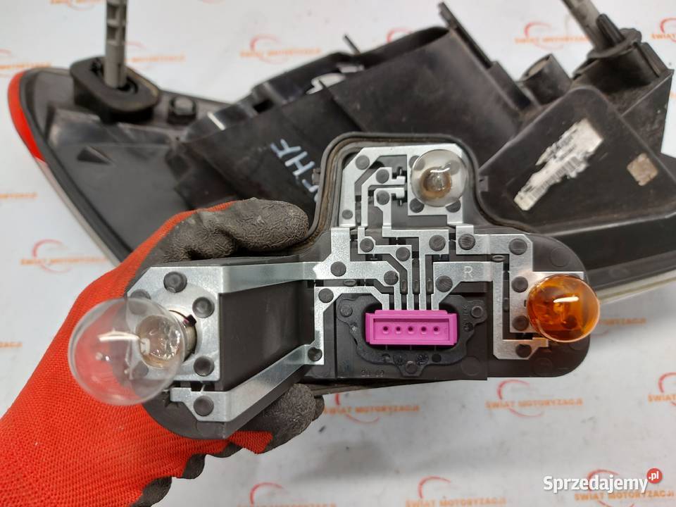 RENAULT MEGANE III COUPE lampa prawa tył