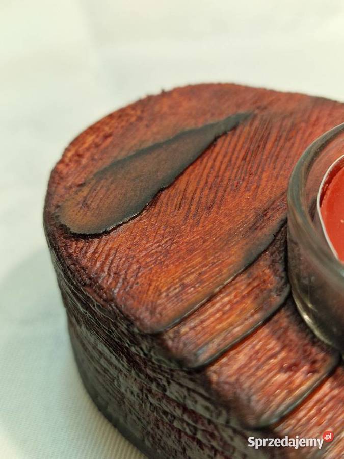 Świecznik drewniany serce rubinowy na tealight