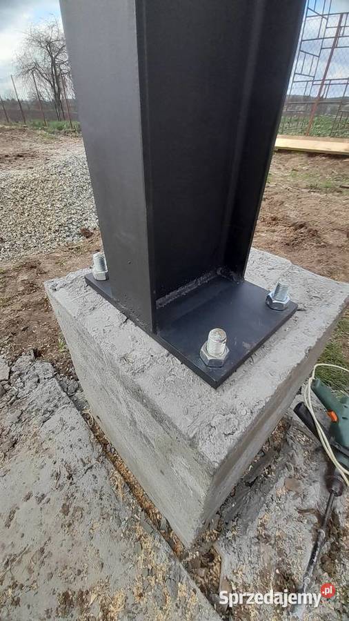 Słupy stalowe na wiatęgaraż