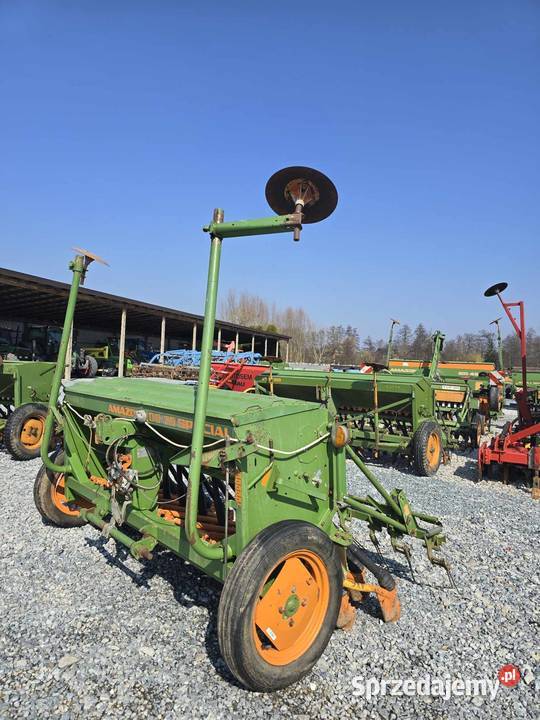 Siewnik zbożowy Amazone D8250m