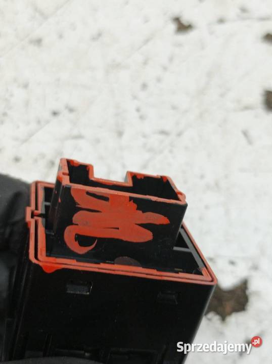 PRZEŁĄCZNIK FOTELA OGRZEWANIA Mitsubishi Space