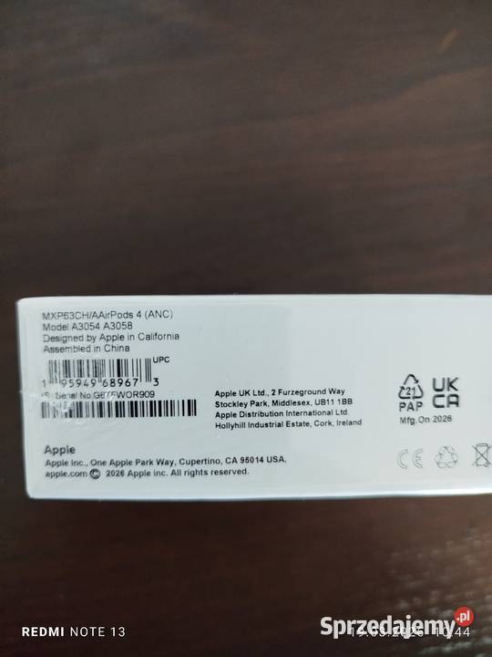 Słuchawki Apple Air Pods 4 Mokre