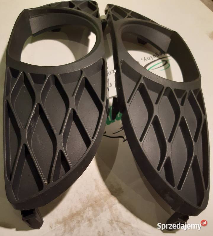 Kratka maskownica halogenu lewa i prawa Toyota Rok produkcji 2005 Łódź