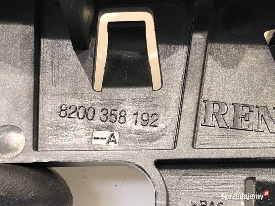 SKRZYNKA BEZPIECZNIKÓW RENAULT CLIO III podkarpackie