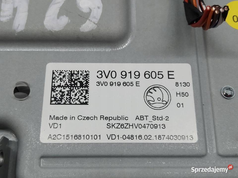 WYŚWIETLACZ 3V0919605E Skoda Superb III 2015